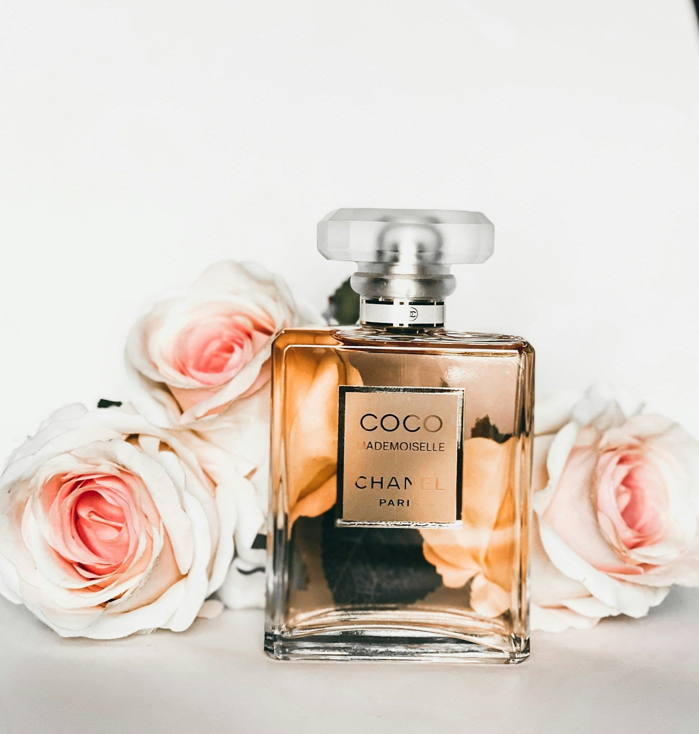 Perfume de lujo con rosas - MM Parfum